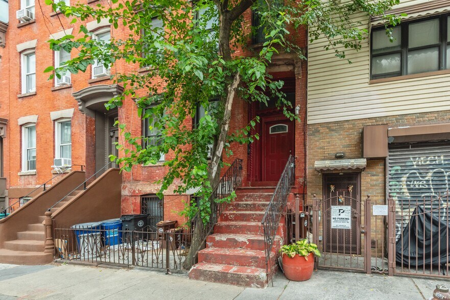 More Photos Of 328 Berry St, Brooklyn Apartments For Sale