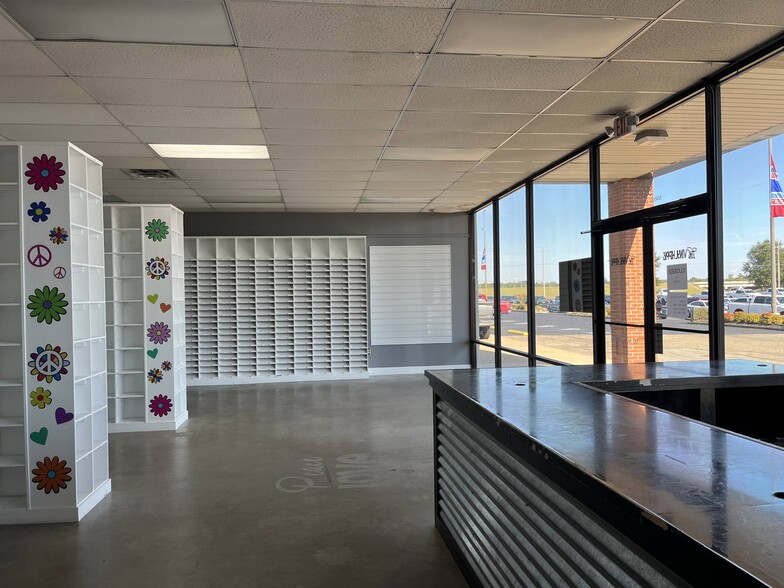 More Photos Of 930 Barnes Crossing Rd, Tupelo Unknown For Lease