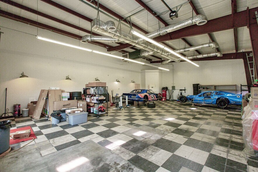 More Photos Of 3846 George II Hwy, Southport Warehouse For Lease