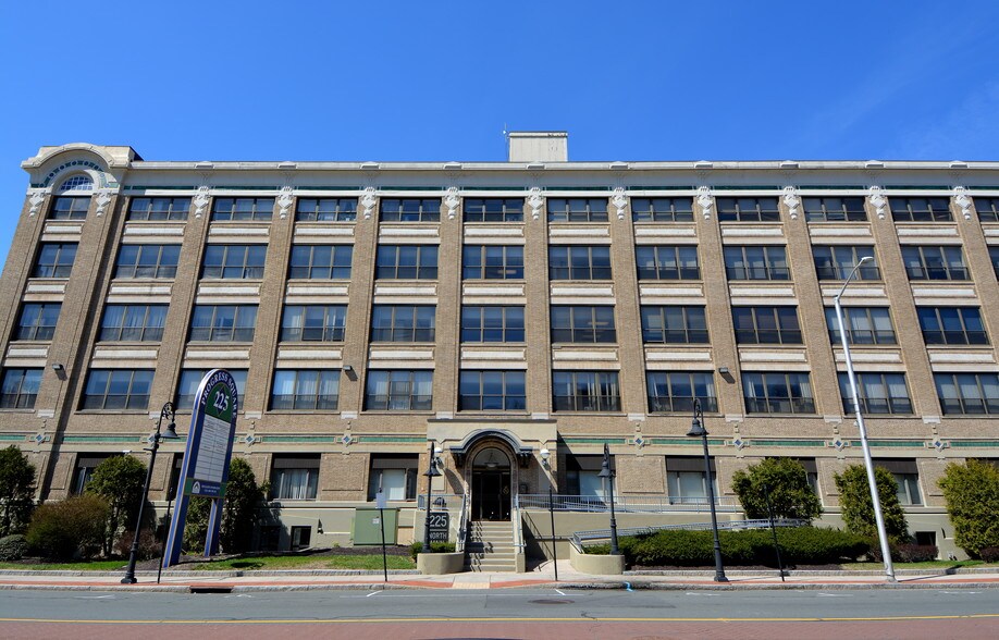 More Photos Of 225 N Main St, Bristol Coworking Space