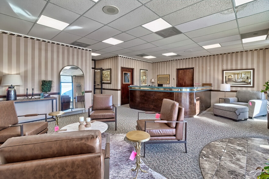 More Photos Of 1076 Sunset Blvd, West Columbia Showroom For Lease