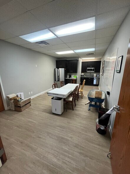 More Photos Of 830 Eastern Blvd, Clarksville Freestanding For Lease