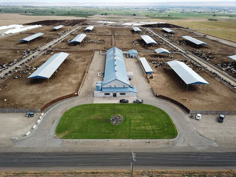 More Photos Of 1400 Lewandowski Rd, Sunnyside Specialty For Sale