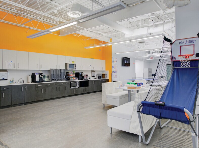 More Photos Of 1610 Des Peres Rd, Des Peres Unknown For Lease