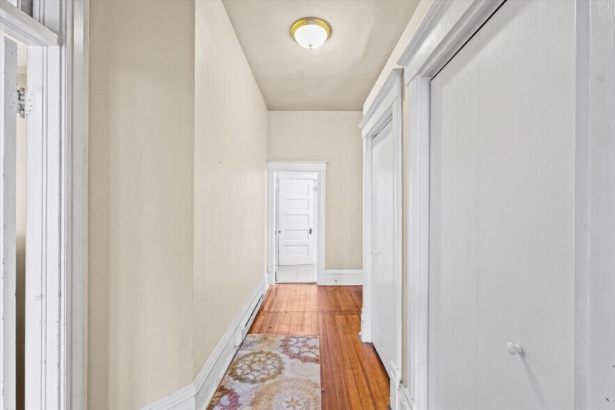 More Photos Of 125 S Market St, Paxton Specialty For Sale