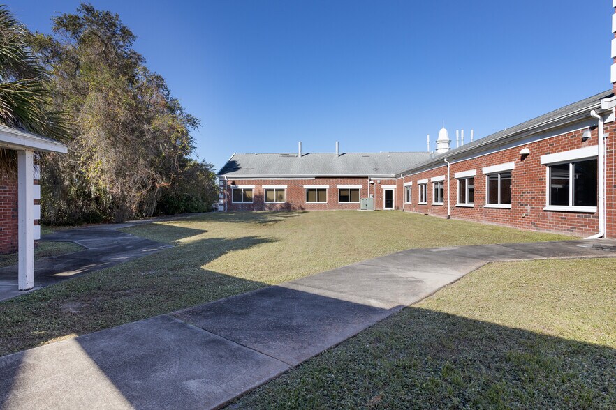 More Photos Of 4400 Dixie Hwy NE, Palm Bay Schools For Sale