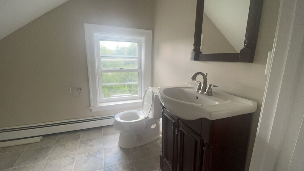 More Photos Of 6 Windsor St, Andover Office For Sale