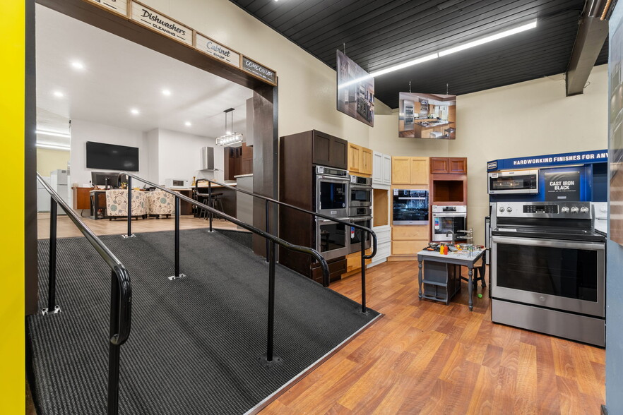 More Photos Of 341 Harris St, Eureka Storefront For Sale