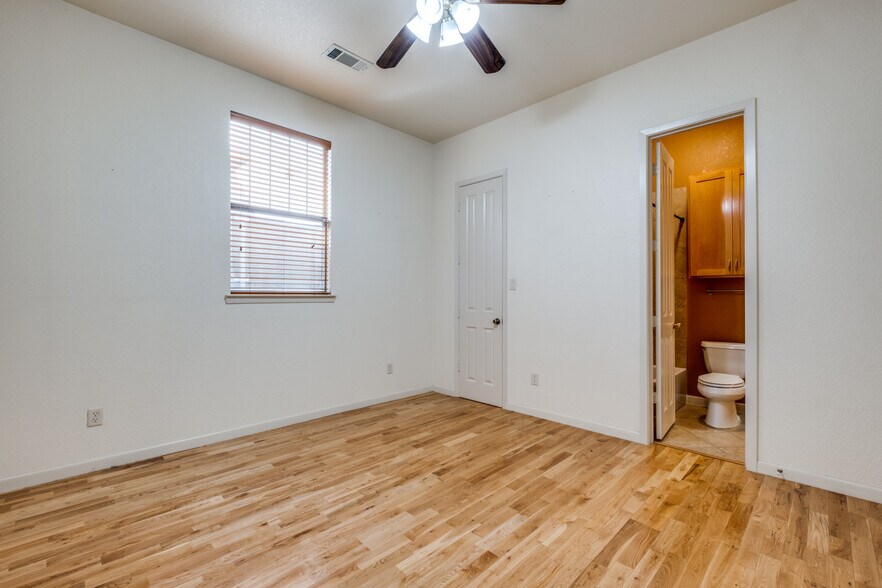 More Photos Of 2002 Moser Ave, Dallas Land For Sale