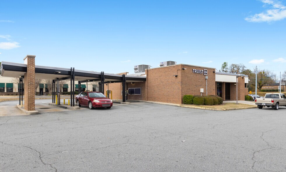More Photos Of 3600 Mercer University Dr, Macon-Bibb Bank For Sale