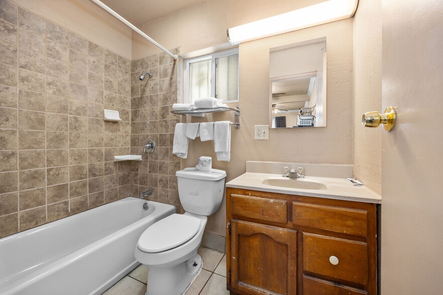 More Photos Of 451 E Vernon Ave, Los Angeles Hotel For Sale