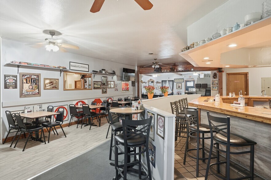 More Photos Of 4020 E Old US 30, Hamlet Restaurant For Sale