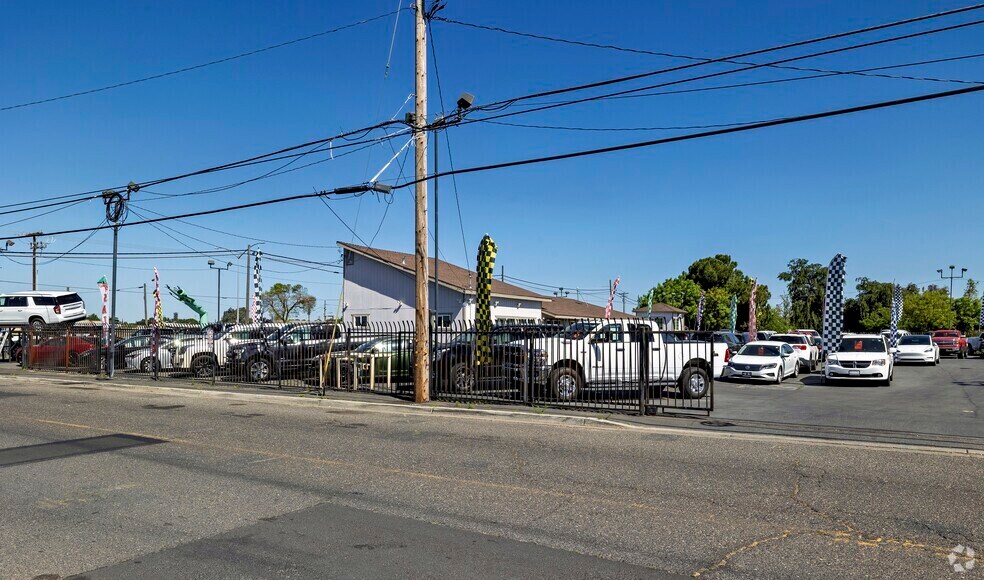 More Photos Of 854 Crows Landing Rd, Modesto Auto Dealership For Sale