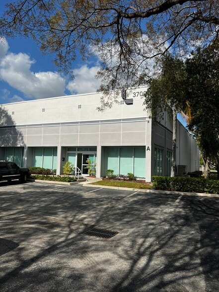 More Photos Of 3700 N 29th Ave, Hollywood Unknown For Lease