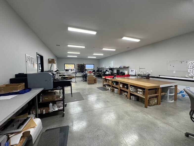 More Photos Of 6813 Sobbie Rd, Liberty Flex For Sale