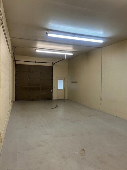 More Photos Of 118 E 37th St, Garden City Light Manufacturing For Lease