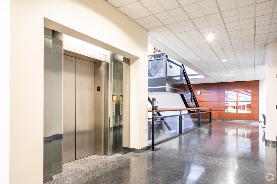 More Photos Of 4949 Harrison Ave, Rockford Office For Lease