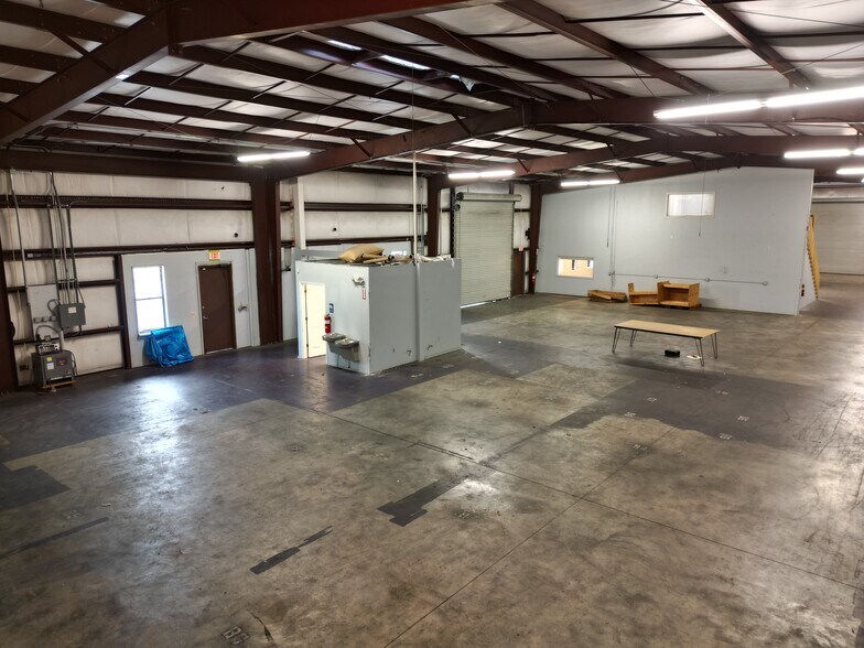 More Photos Of 104 Liberty Center Pl, Saint Augustine Warehouse For Lease