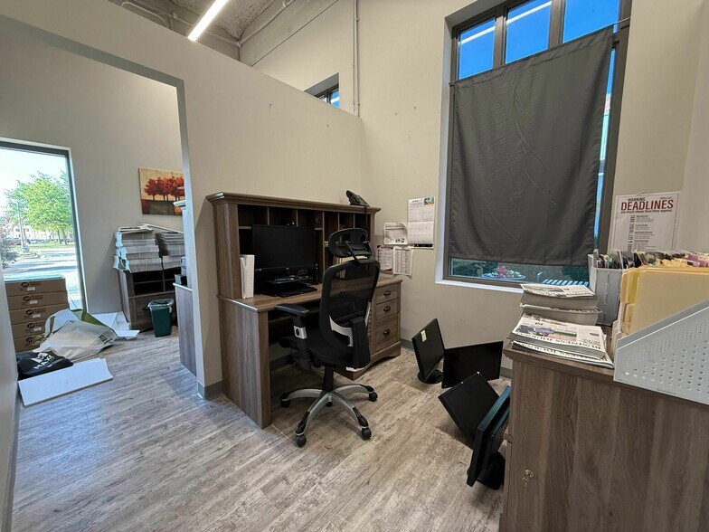 More Photos Of 2101 W Chesterfield Blvd, Springfield Office For Sale