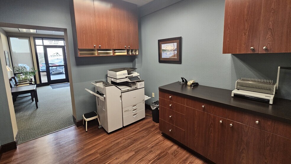 More Photos Of 1104 14th Ave, Longview Office For Lease