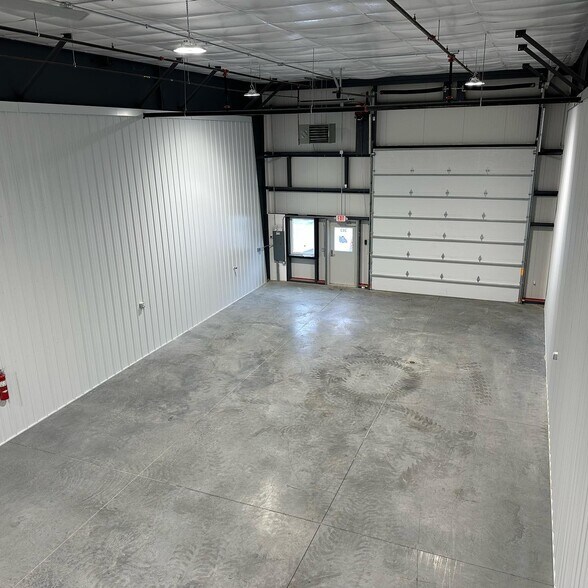 More Photos Of 24947 Larson, Lakeville Warehouse For Lease