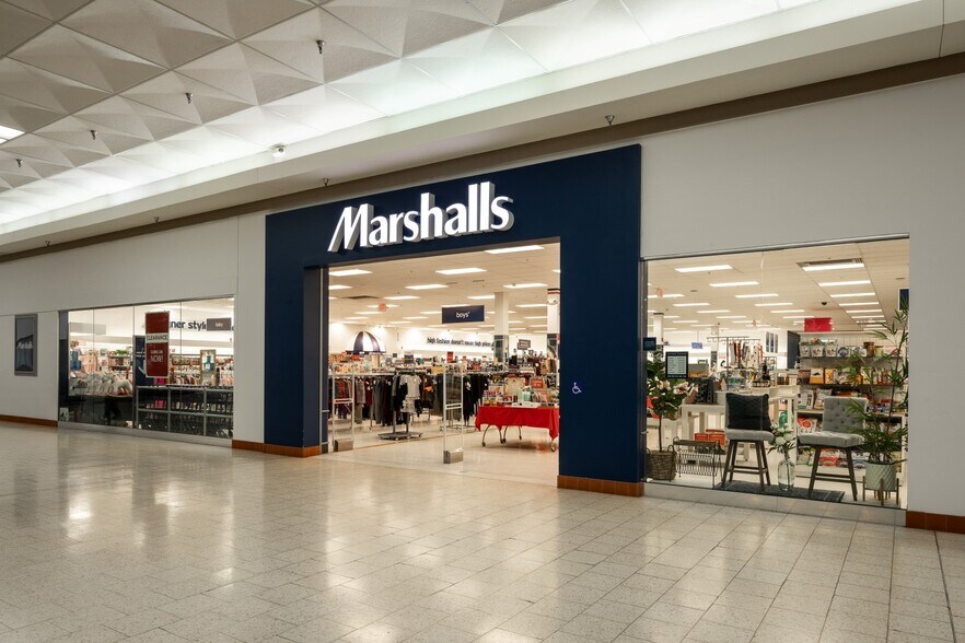 More Photos Of 550 S Gear Ave, West Burlington Storefront For Sale