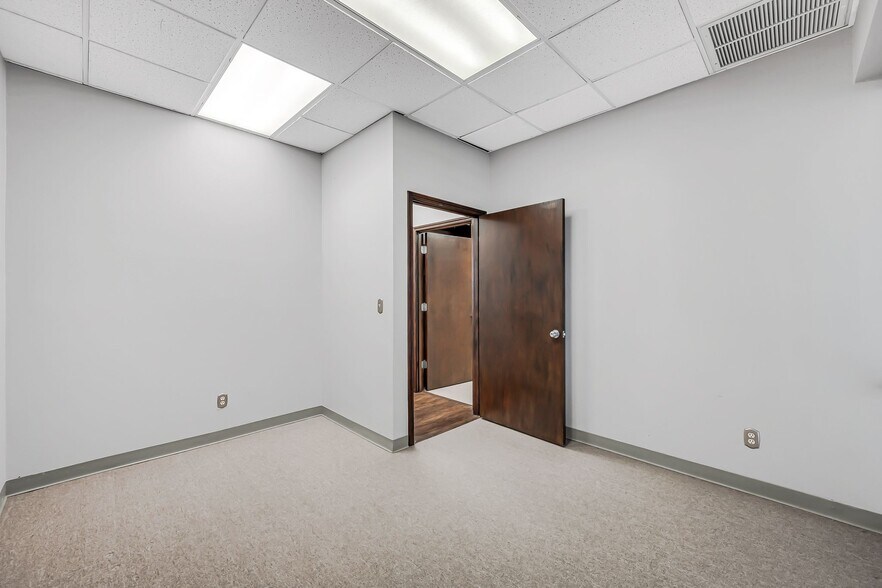 More Photos Of 145 E University Dr, Mesa Office For Lease