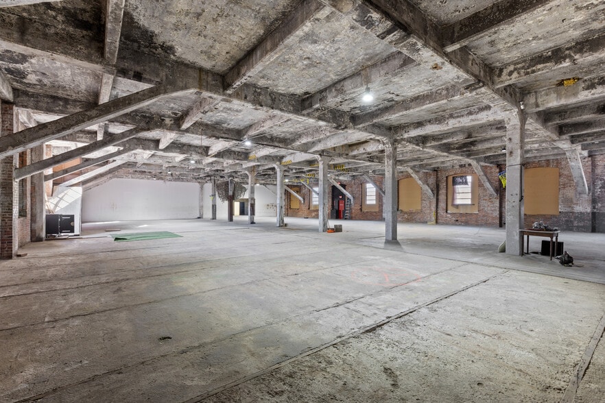 More Photos Of 2200 Union St, Bellaire Industrial For Sale