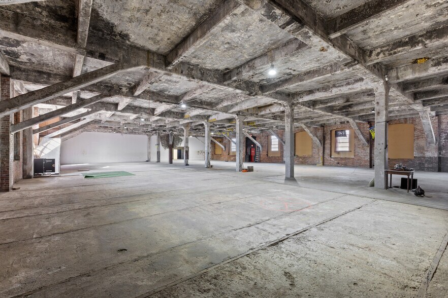 More Photos Of 2200 Union St, Bellaire Warehouse For Sale