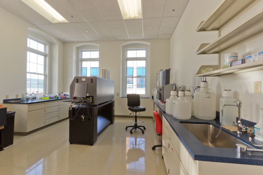 More Photos Of 28 Wells Ave, Yonkers Loft Creative Space For Lease