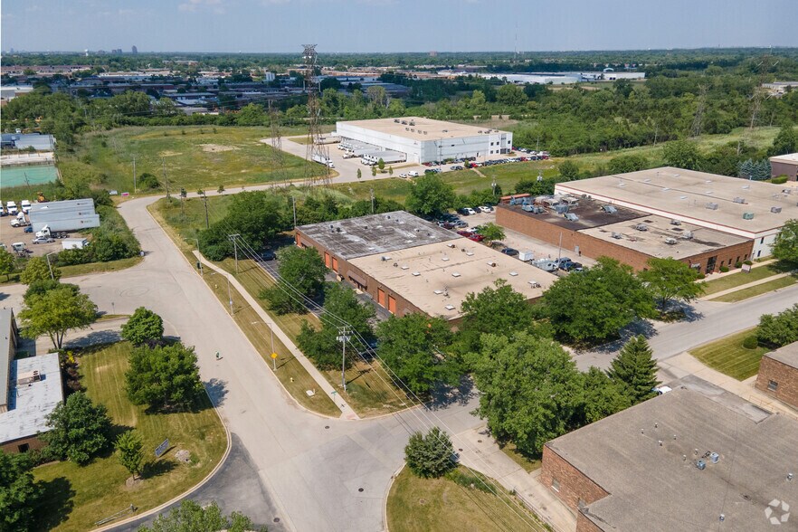 More Photos Of 260 Cortland Ave, Lombard Warehouse For Lease