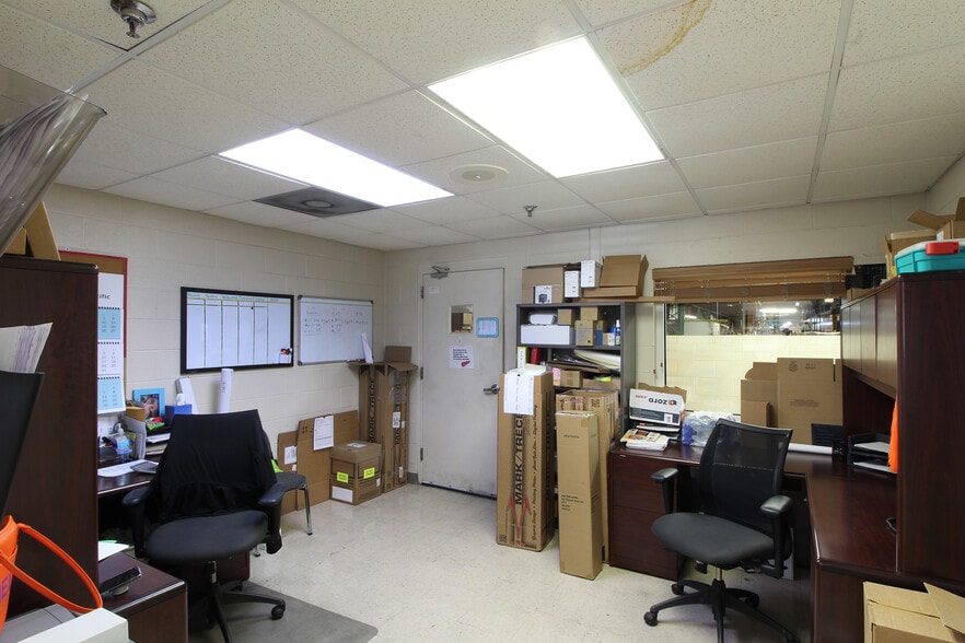 More Photos Of 2129 Chipman St, Knoxville Warehouse For Lease