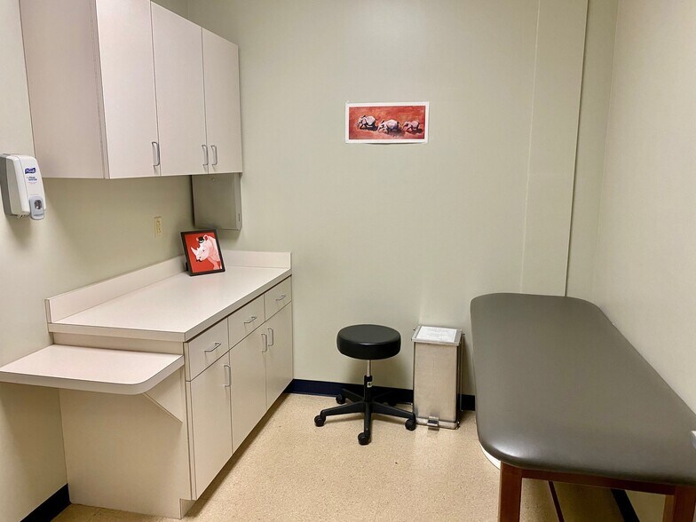 More Photos Of 4310 Johns Creek Pky, Suwanee Medical For Lease