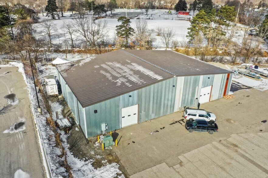 More Photos Of 0000 Orchard Lake, Pontiac Light Manufacturing For Lease