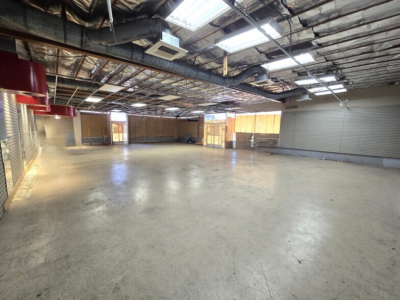 More Photos Of 5530 Lincoln Ave, Cypress Freestanding For Lease