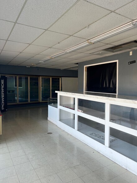 More Photos Of 2623-2627 W Michigan Ave, Kalamazoo Restaurant For Lease