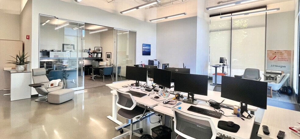 More Photos Of 889 Winslow St, Redwood City Office For Lease