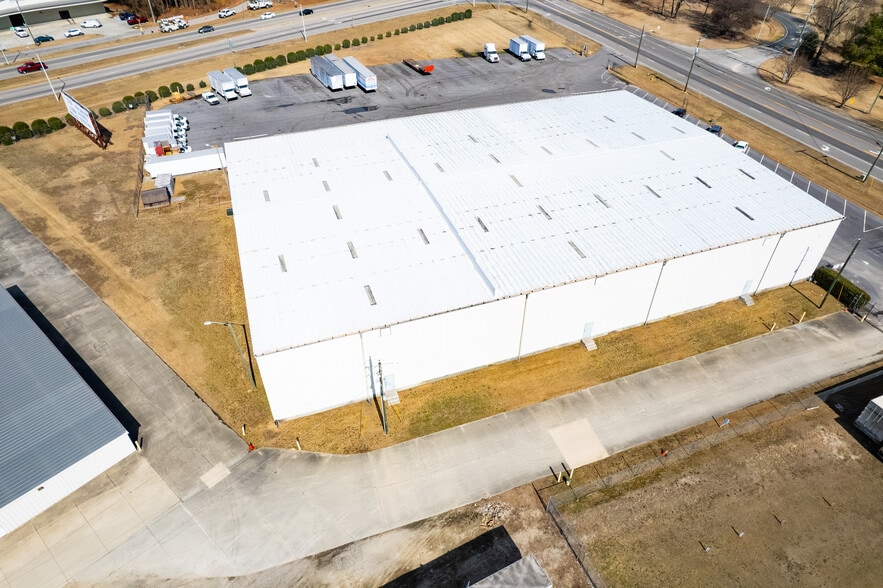 More Photos Of 803 S Eastern Blvd, Fayetteville Warehouse For Sale