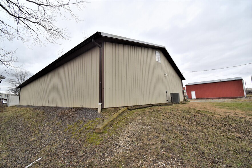 More Photos Of 716 Main St, Mount Vernon Office For Sale