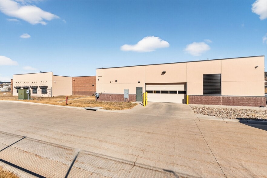 More Photos Of 1516 Fountain Plaza Dr, Rapid City Office For Sale