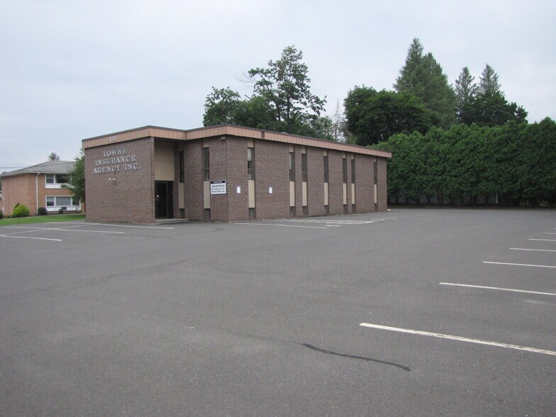 More Photos Of 100 Main St, Agawam Office For Sale