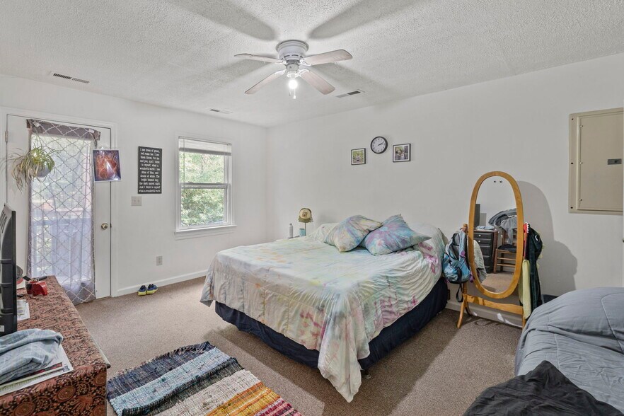 More Photos Of 485 Valley St, Scottsville General Retail For Sale