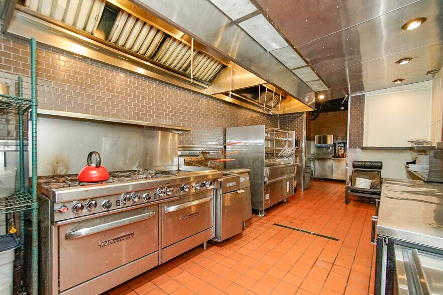 More Photos Of 1550 Oglethorpe Ave, Athens Freestanding For Lease