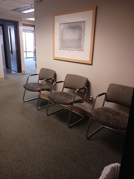 More Photos Of 880 N York Rd, Elmhurst Medical For Lease