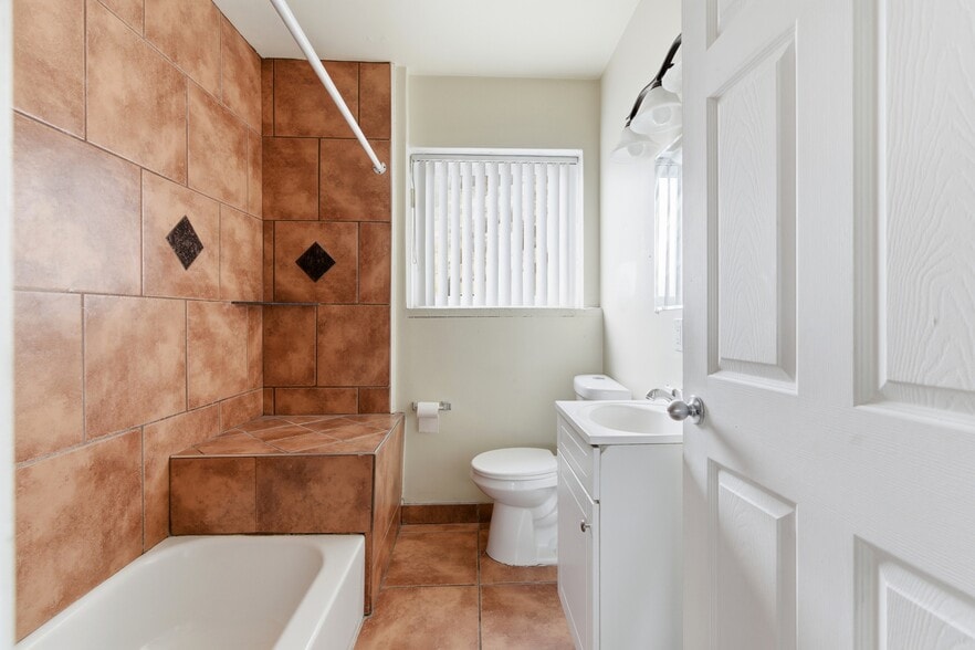 More Photos Of 4026 W McNichols Rd, Detroit Flex For Sale
