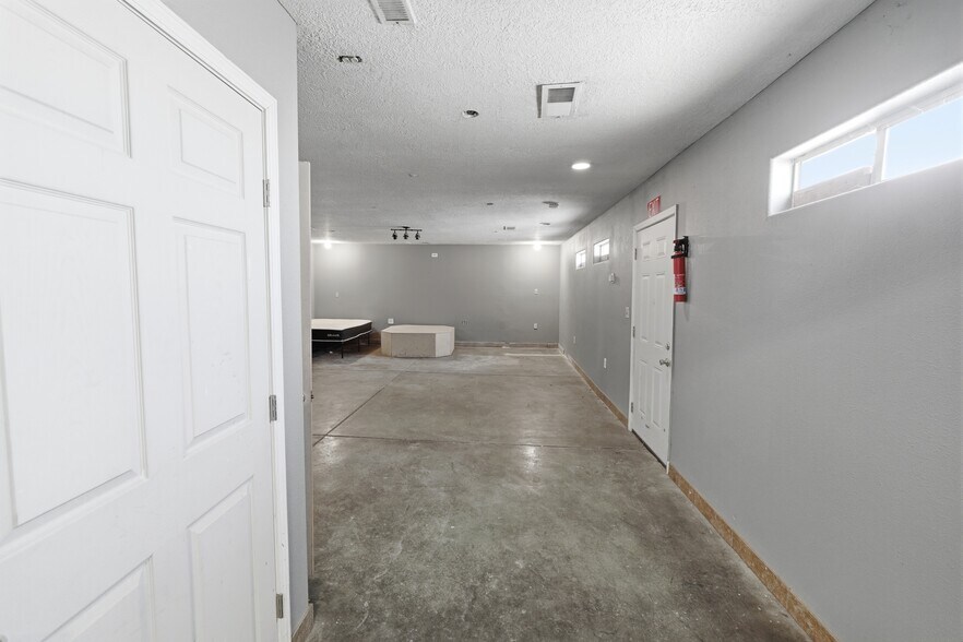 More Photos Of 606 Romero St, Belen Flex For Sale