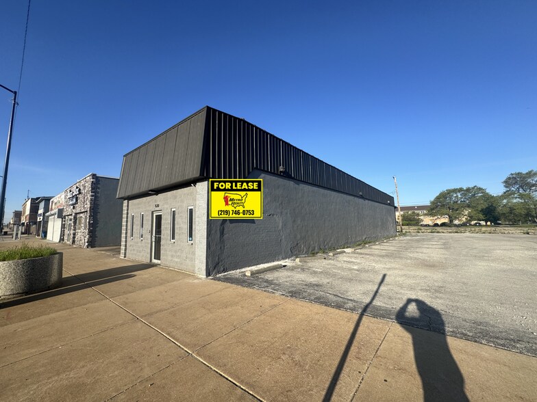 More Photos Of 1520 Broadway, Gary Office For Lease