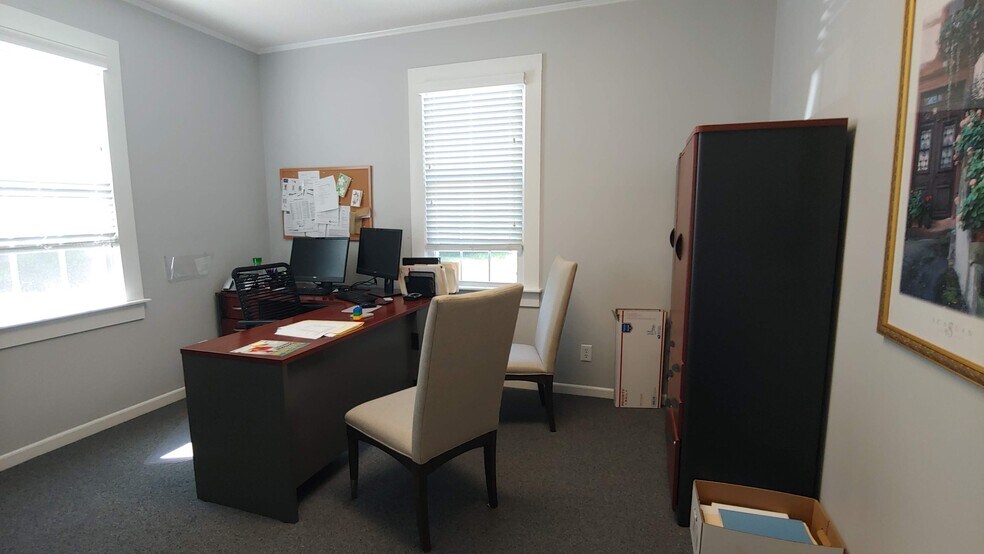 More Photos Of 407 W Main St, Lexington Office For Lease