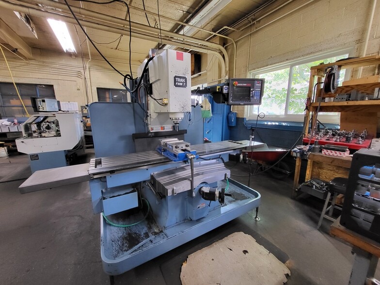 More Photos Of 15321 W Eleven Mile Rd, Oak Park Manufacturing For Sale