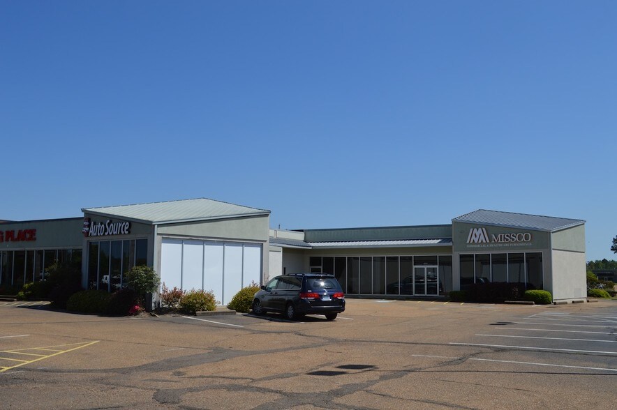 More Photos Of 2315 Lakeland Dr, Flowood General Retail For Sale